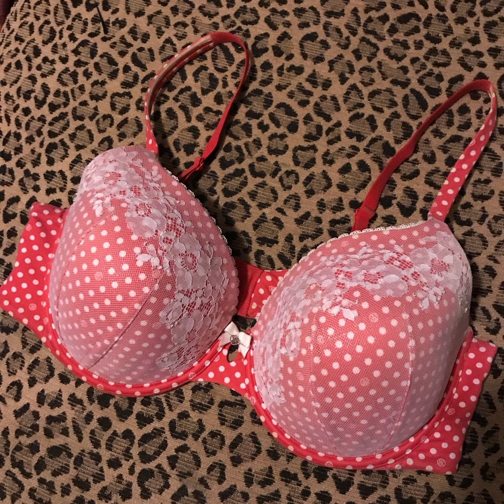 Victoria’s Secret Body by Victoria bra 40D